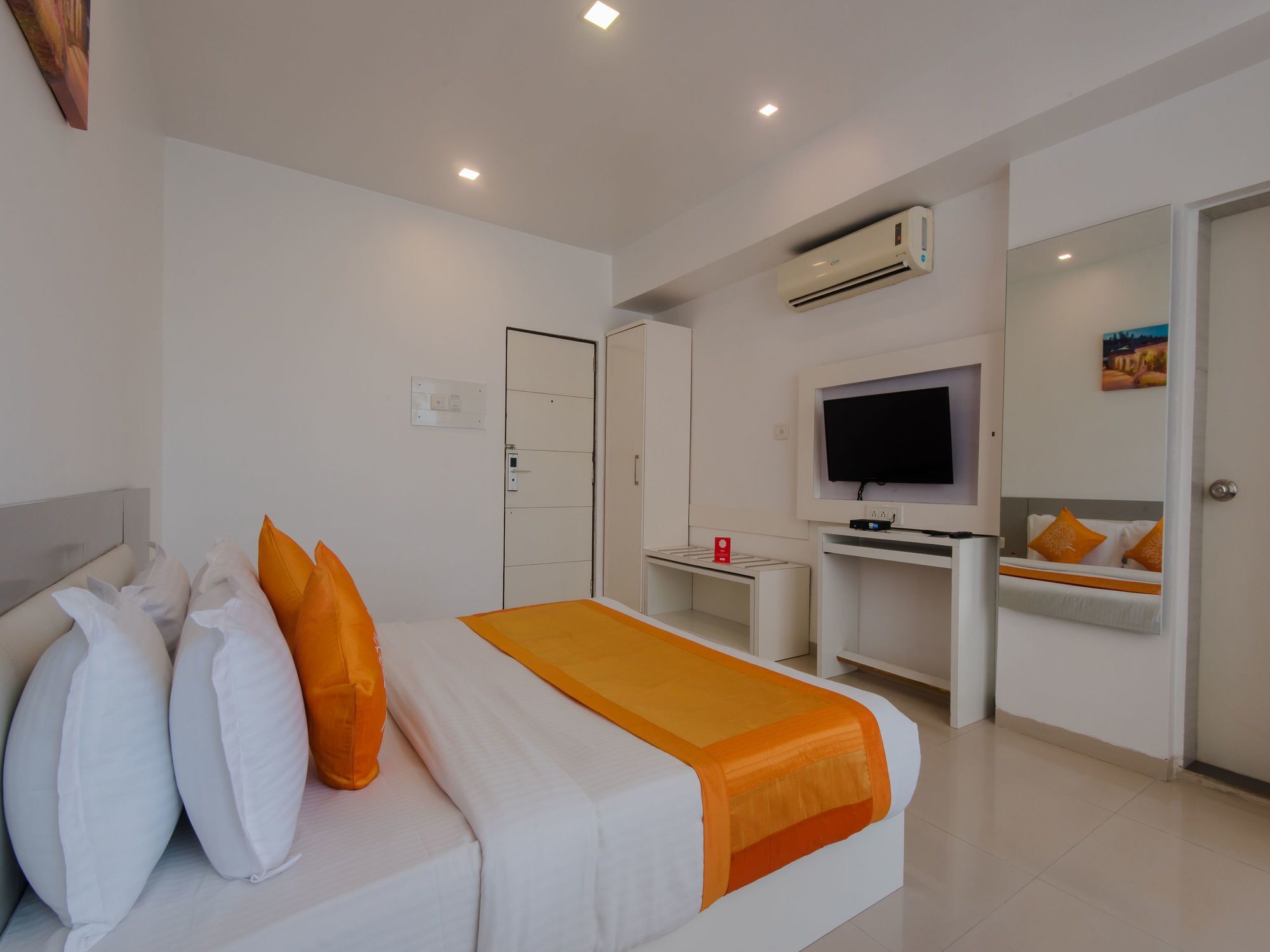 Aura 3* Mumbai (Bombay)